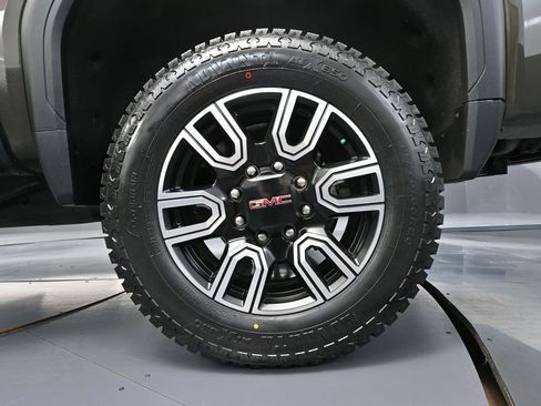 Used 2022 GMC Sierra 2500 AT4 w/ AT4 Premium Plus Package AWD/4WD image 16