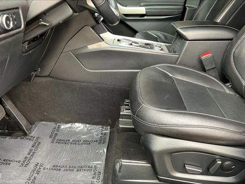 Used 2023 Ford Explorer Limited image 16