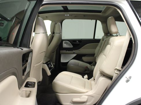 Used 2022 Lincoln Aviator Reserve w/ Equipment Group 201A AWD/4WD image 13