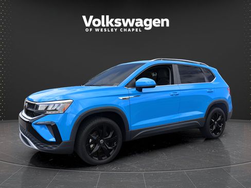 Certified 2023 Volkswagen Taos SE w/ Panoramic Sunroof Package FWD image 4