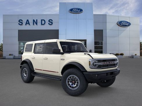 New 2026 Ford Bronco Outer Banks w/ Sasquatch Package AWD/4WD image 7