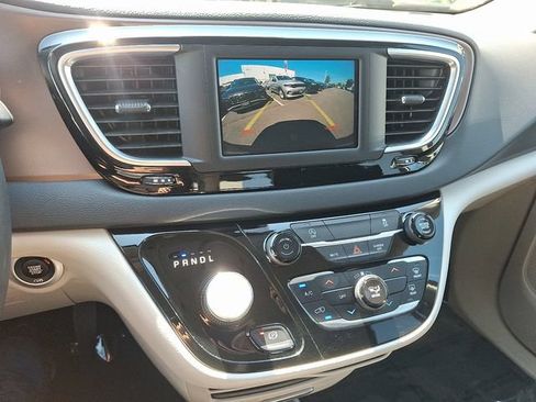 Used 2023 Chrysler Voyager LX FWD image 18