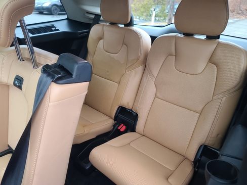 Used 2016 Volvo XC90 T8 Inscription w/ Vision Package image 12