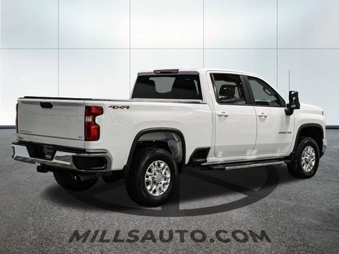 Used 2024 Chevrolet Silverado 3500 LT w/ Convenience Package image 8