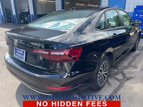 Used 2020 Volkswagen Jetta SE w/ SE Cold Weather Package FWD image 3