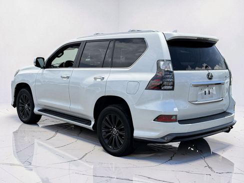 Used 2023 Lexus GX 460 Luxury w/ Sport Design Package AWD/4WD image 4