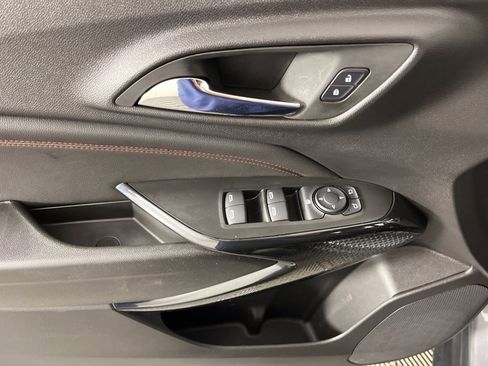Used 2025 Chevrolet Trax RS w/ Sunroof Package FWD image 24