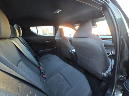 Used 2018 Toyota C-HR XLE FWD image 9