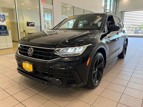 Used 2023 Volkswagen Tiguan SE R-Line AWD/4WD image 3