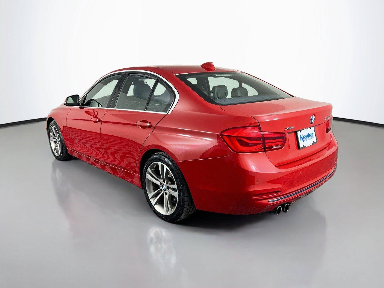 Used 2017 BMW 330i xDrive Sedan AWD/4WD image 4
