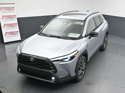 Used 2026 Toyota Corolla Cross XLE image 28