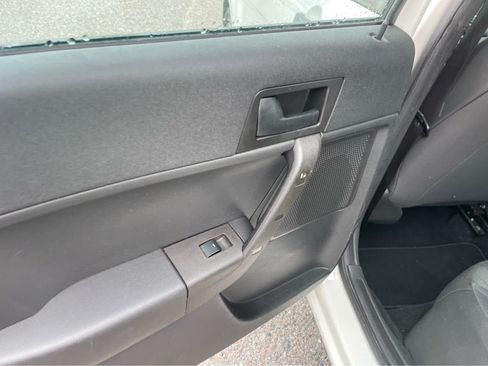 Used 2011 Ford Focus SE FWD image 19