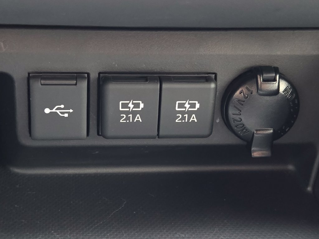 Used 2021 Toyota Highlander XLE AWD/4WD image 13