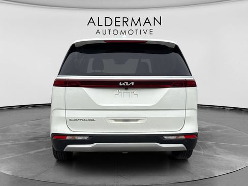 Used 2022 Kia Carnival LX FWD image 4
