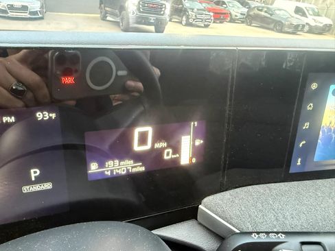 Used 2025 Nissan Kicks SV AWD/4WD image 35