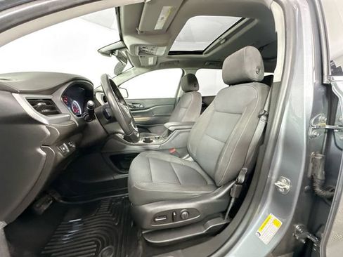 Used 2020 GMC Acadia SLE w/ Driver Convenience Package image 4