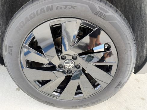 New 2026 Volkswagen Atlas Cross Sport SE image 29