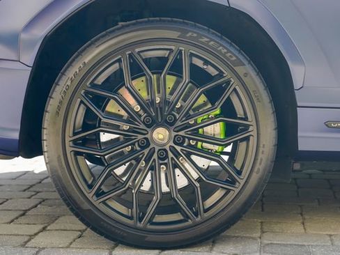 Used 2025 Lamborghini Urus SE image 32