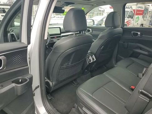 Used 2025 Kia Sorento S w/ Panoramic Sunroof Package image 6