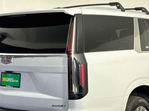 Used 2023 Cadillac Escalade ESV Premium Luxury AWD/4WD image 34