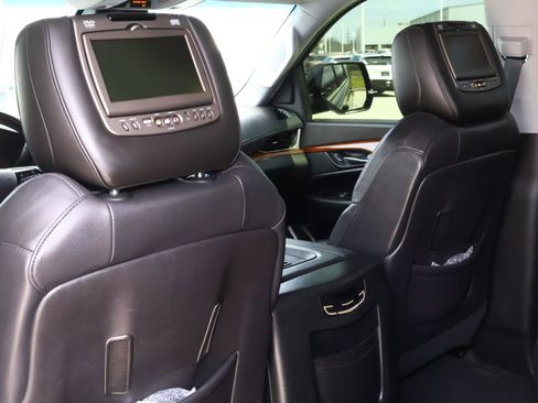 Used 2018 Cadillac Escalade Luxury image 19