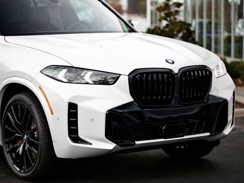 New 2026 BMW X5 xDrive40i w/ M Sport Package image 2