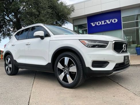 Used 2020 Volvo XC40 T5 Momentum w/ Protection Package Premier AWD/4WD image 1