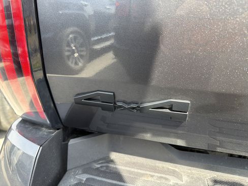 Used 2025 Toyota Tundra Limited AWD/4WD image 7