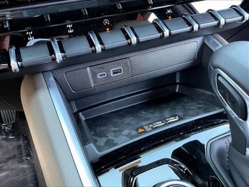 New 2026 Chevrolet Colorado ZR2 w/ Technology Package AWD/4WD image 8