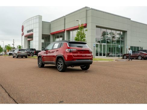 Used 2025 Jeep Compass Limited AWD/4WD image 7