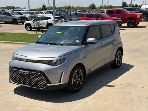 Used 2025 Kia Soul EX FWD image 12