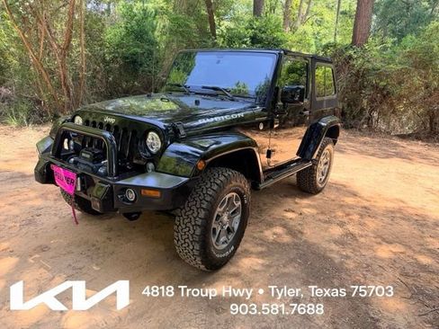 Used 2017 Jeep Wrangler Rubicon w/ Power Convenience Group AWD/4WD image 3