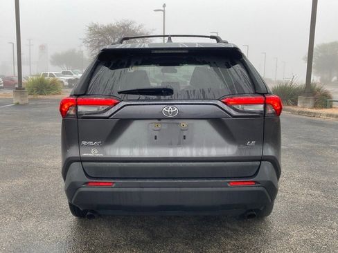 Used 2019 Toyota RAV4 LE image 5