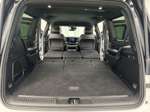 Used 2024 Jeep Wagoneer Series II w/ Flexible Seating Group RWD image 46