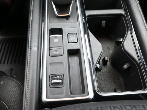 Used 2022 Nissan Pathfinder SV w/ SV Black Package FWD image 16