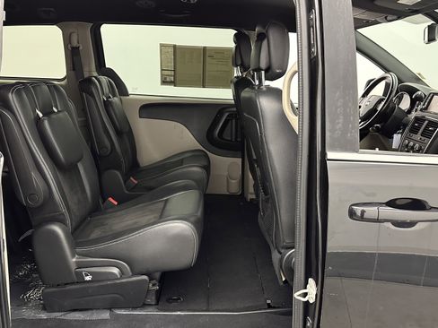 Used 2019 Dodge Grand Caravan SXT image 28
