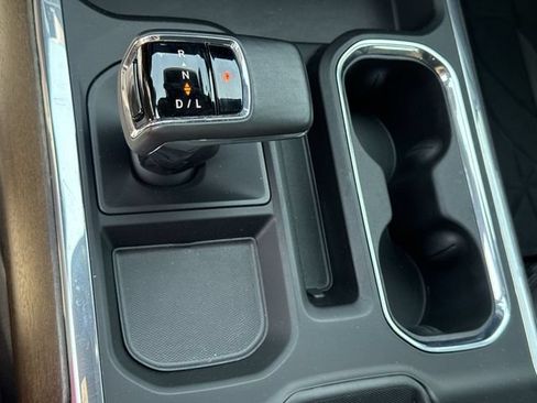 Used 2025 Chevrolet Silverado 1500 High Country AWD/4WD image 16