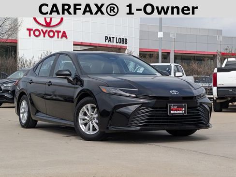 Used 2025 Toyota Camry LE image 2