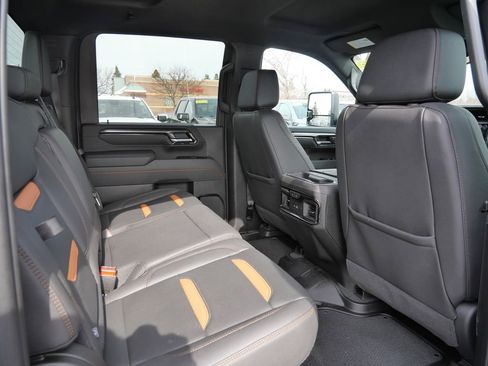 Used 2025 GMC Sierra 2500 AT4 image 19