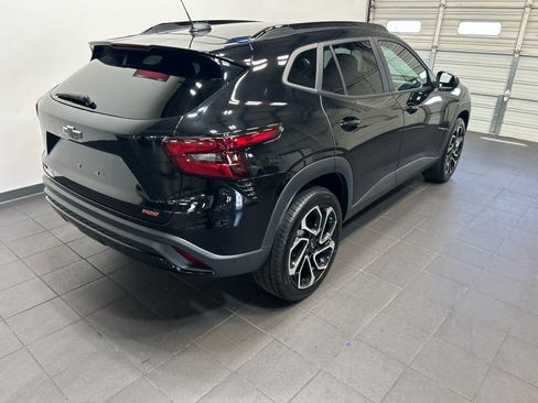 Used 2024 Chevrolet Trax RS w/ Sunroof Package FWD image 3