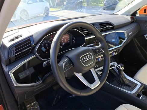 Certified 2025 Audi Q3 2.0T Premium Plus w/ Premium Plus Package image 7
