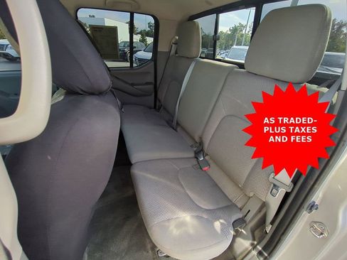 Used 2018 Nissan Frontier SV image 14