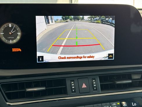 Used 2025 Lexus ES 300h w/ Premium Package FWD image 24
