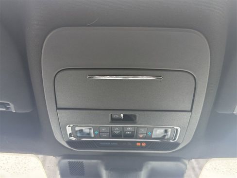 Used 2025 Ford F350 Platinum w/ FX4 Off-Road Package image 30