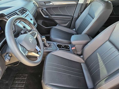 Used 2022 Volkswagen Tiguan SE image 13