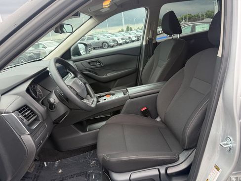 Used 2025 Nissan Rogue S FWD image 4