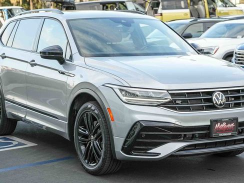 Used 2022 Volkswagen Tiguan SE R-Line image 3