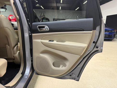 Used 2021 Jeep Grand Cherokee Laredo RWD image 18