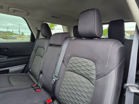 Used 2024 Nissan Pathfinder S image 19