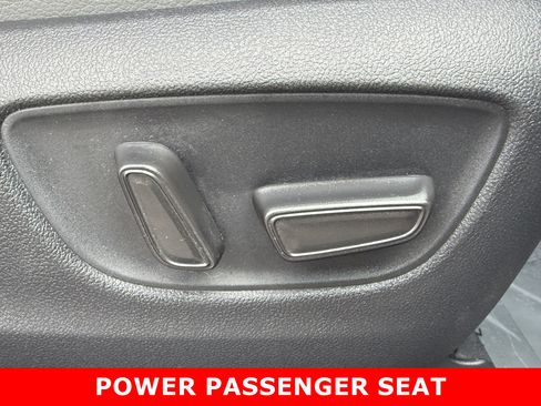 Used 2022 Toyota Sienna XLE w/ XLE Plus Package FWD image 18